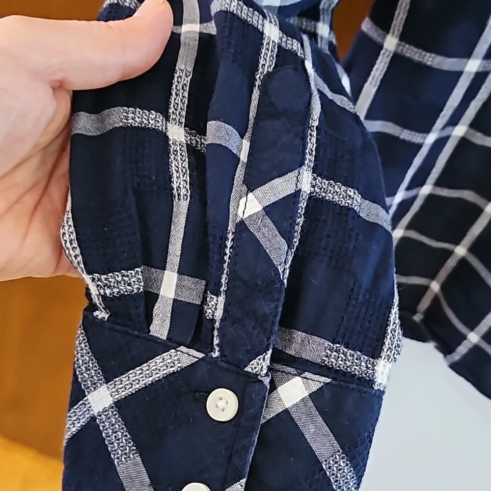#93 Tommy Hilfiger button down top - Picture 7 of 8
